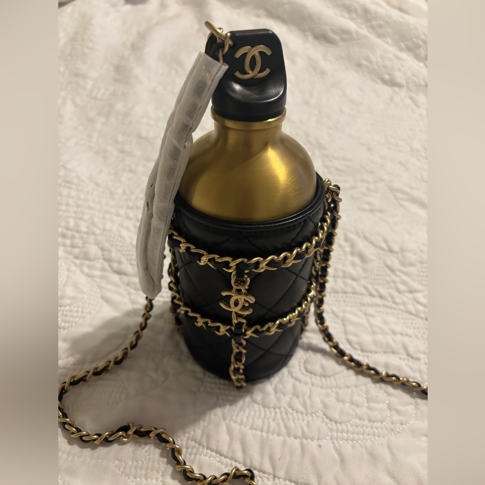 Chanel water bottle never been used. 2019 collection. AUTHENTIC